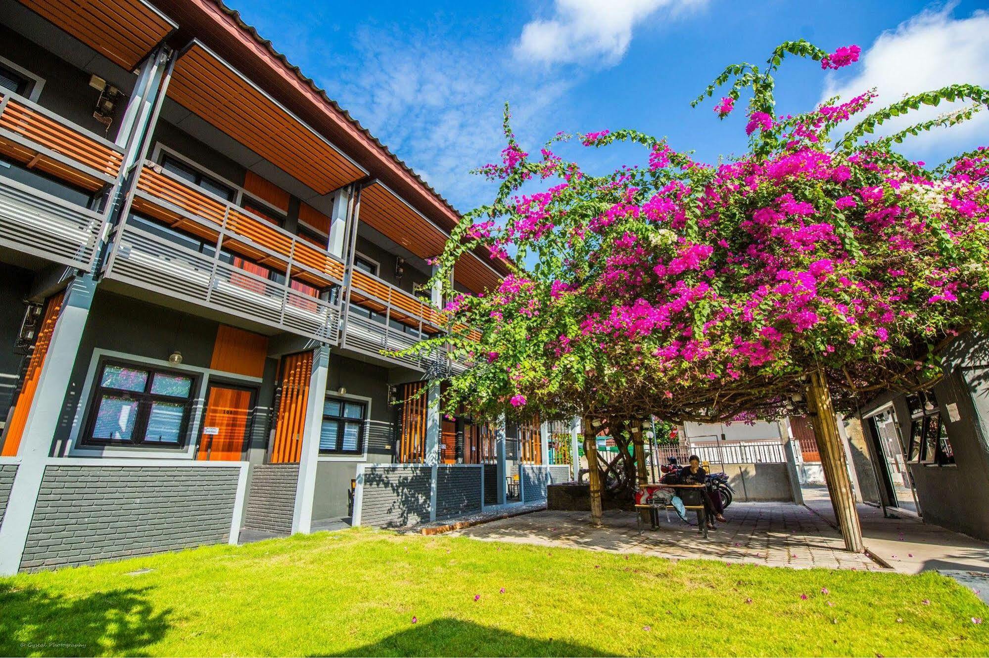 Chiangmai Moli Inn (Adults Only) 치앙마이 외부 사진